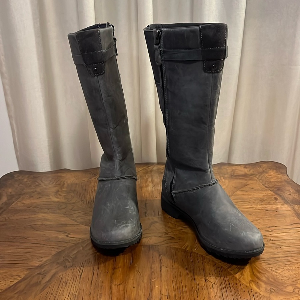 New without Tag size 8.5 Eddie Bauer Trace Boots leather/suede waterproof